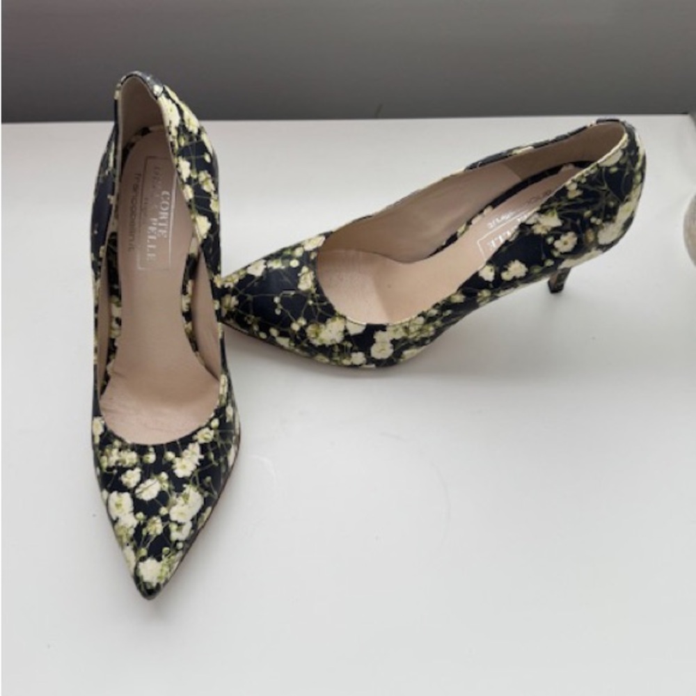 Floral Black & White Pumps